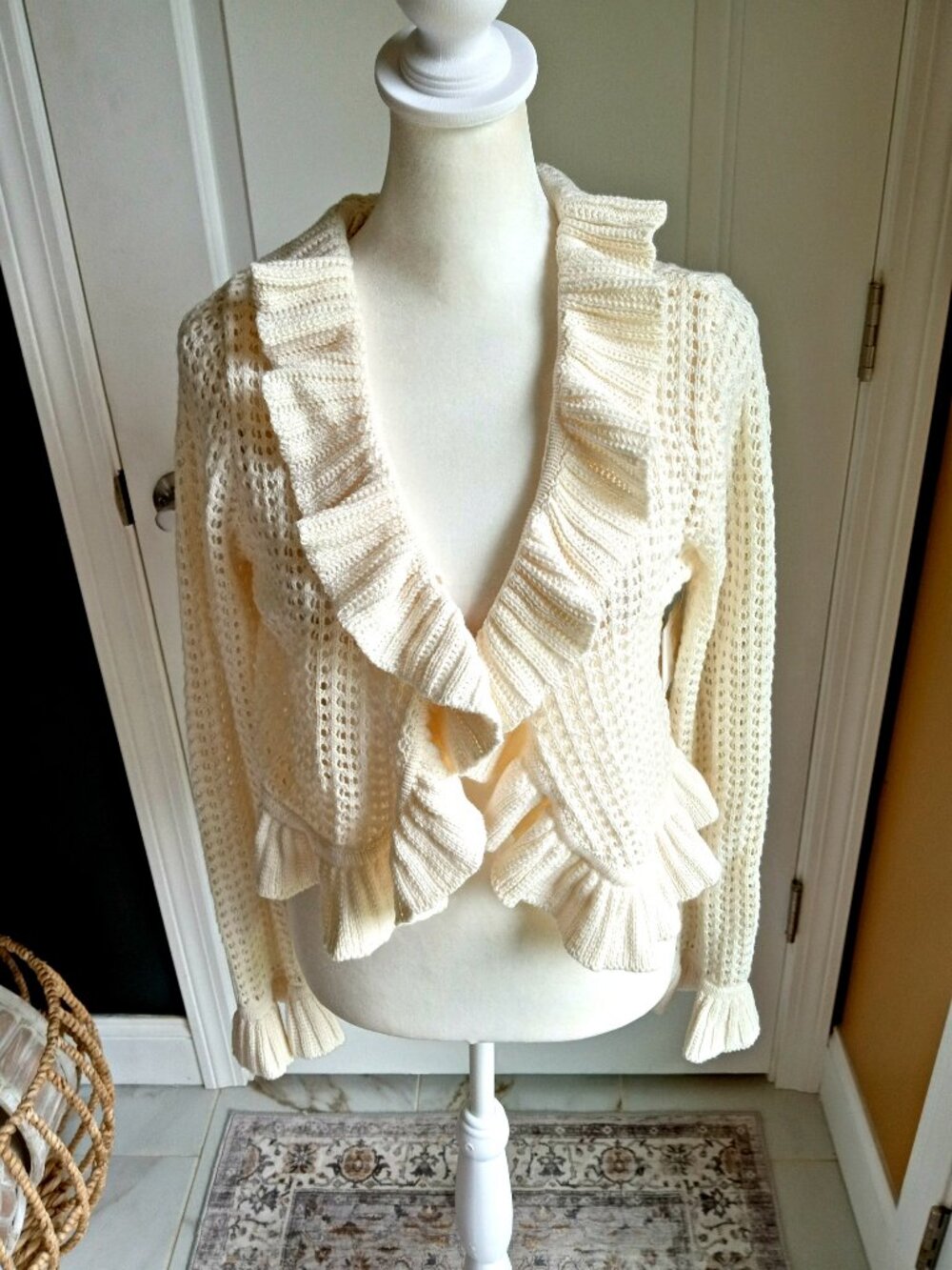 NEW! RUFFLE NECK CROP SWEATER SZ M